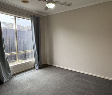 Spacious & Affordable 4-Bedroom Family Home in Cranbourne West - Photo 4