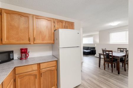 2 Bedroom - Photo 5