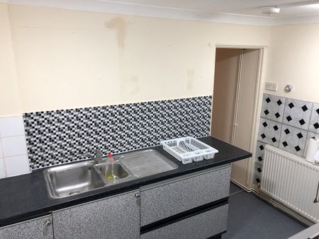 2 Bed Flat, Manor Park, E12 - Photo 4