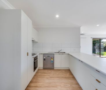 Modern, Stylish & Sleek Living in Prime North Albury Location - Photo 4