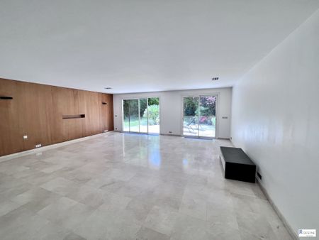 Duplex 6 pièces avec jardin privatif + 2 parkings + cave - Photo 3