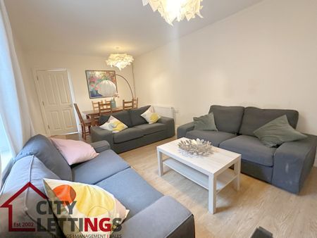 6 Bedroom End Terraced House - Photo 4