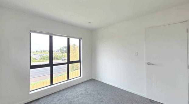 Step into 'brand new - Photo 1