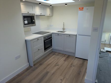 2 bedroom flat to rent - Photo 4