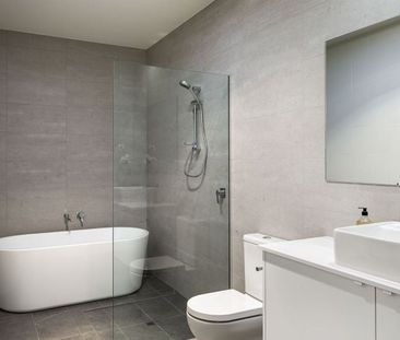 Stunning family home - great location - Photo 1