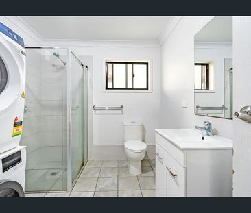 2 Bedroom home in prime lakeside location - Photo 6