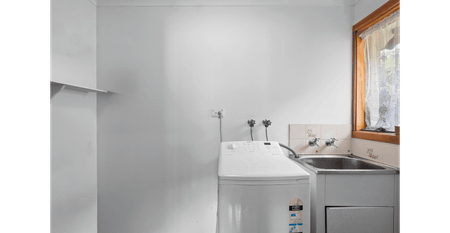 Convenient location - Photo 2