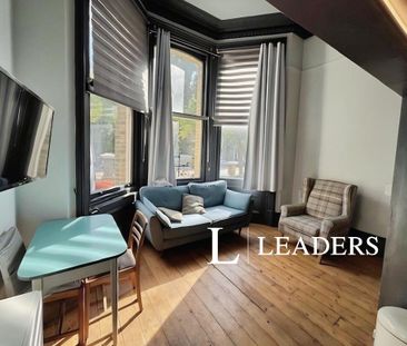 Studio to rent - Photo 6