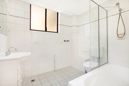 Air-Conditioned Conveniently Located One Bedroom Apartment - Photo 5