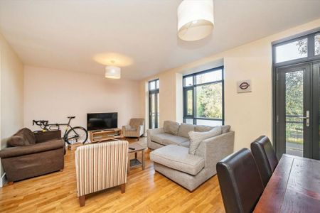 2 bedroom flat to rent - Photo 2