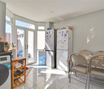 3 bedroom semi-detached house to rent - Photo 6