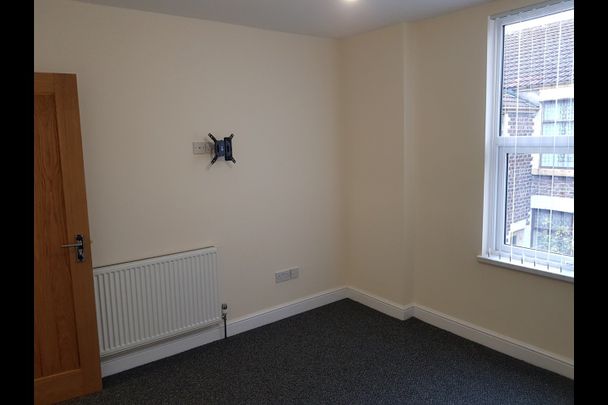 6 Bed Semi-Detached House, Salisbury Road, L15 - Photo 1