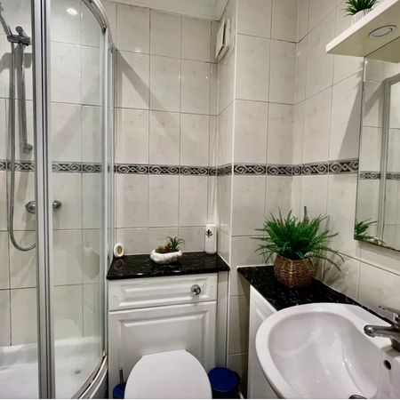 1 Bed Flat, Warwick Road, W14 - Photo 4