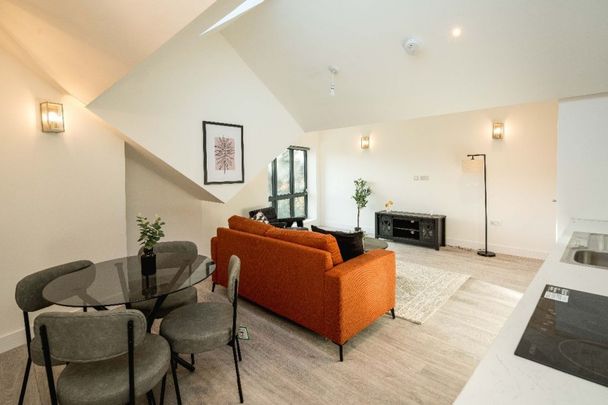 Cuckoo Hall Lane, London - Photo 1