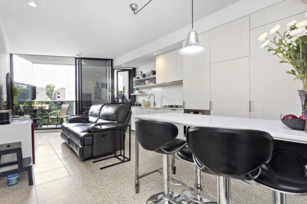 Stylish South Yarra Apartment in a Premium Lifestyle Precinct! - Photo 1