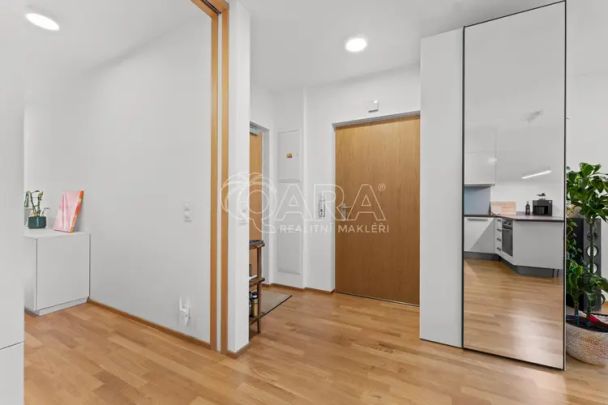 Luxusní Byt 3+kk v Rezidenci Vltava s garáží, terasou a sklepem - Фото 1