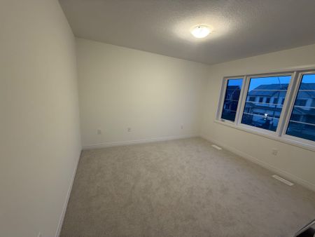 For Lease - 116 Velvet Way, Thorold, Ontario - Photo 4