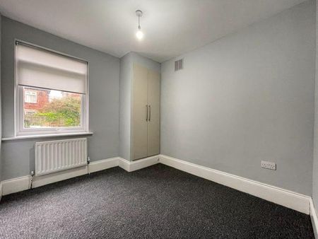 2 bedroom ground floor flat to rent - Photo 3