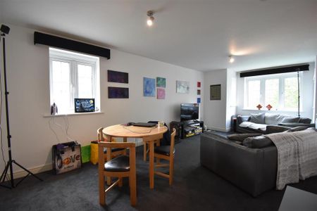 2 bedroom apartment to rent - Photo 4