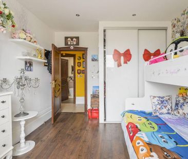 3 bedroom flat to rent - Photo 3