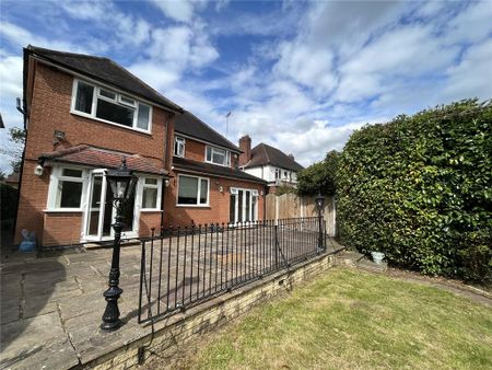 4 bedroom detached house to rent - Photo 2