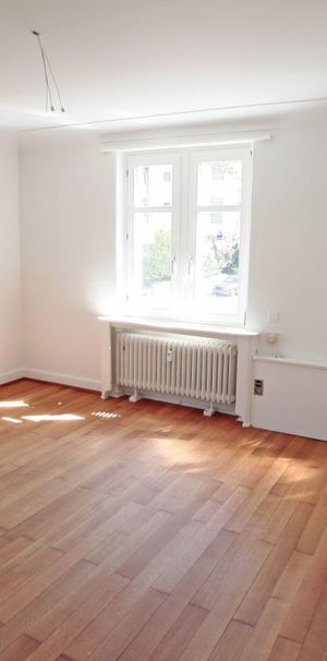 Stilvolle, kernsanierte 3.5-Zimmerwohnung im EG einer charmanten Villa an ruhiger Lage - Photo 2