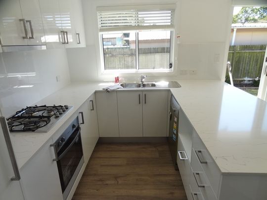 MODERN LIVING - Photo 1