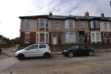 Eskdale Terrace, Cullercoats, NE30 - Photo 3