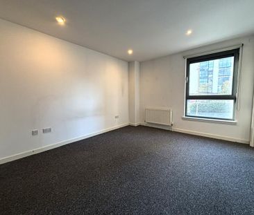 3 bedroom flat to rent - Photo 3