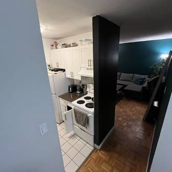 SPACIOUS 1 BED 1 BATH NEAR COAL HARBOUR - Photo 1