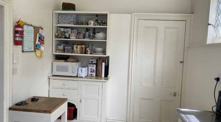 One bedroom Unit in Mount Victoria - Photo 2