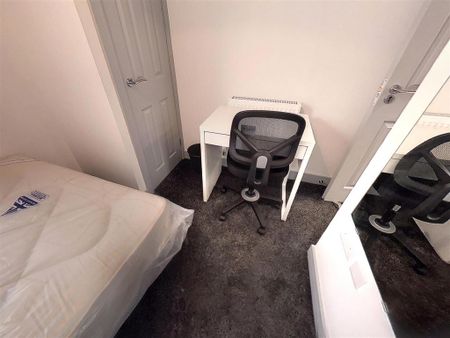 6 bedroom house to rent - Photo 4