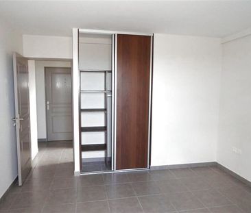 Location Appartement 3 pièces 62m² ST DENIS 97490 - Photo 1