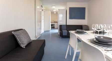 1 bedroom in a flat share to rent - Photo 5