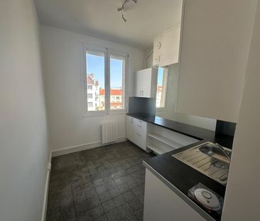 Location Appartement 3 pièces 87m² LYON 7ème - Photo 6