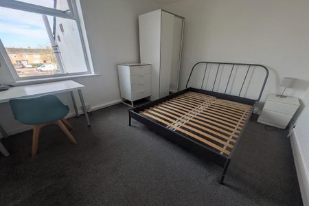 4 bedroom terraced house to rent - Photo 4