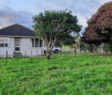 This home is need of a family, it has three bedrooms - one is of si... - Photo 2