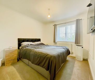 3 bedroom Semi-Detached House to let - Photo 4