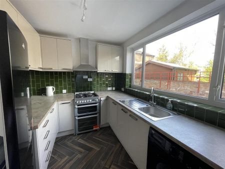 2 bedroom flat to rent - Photo 2