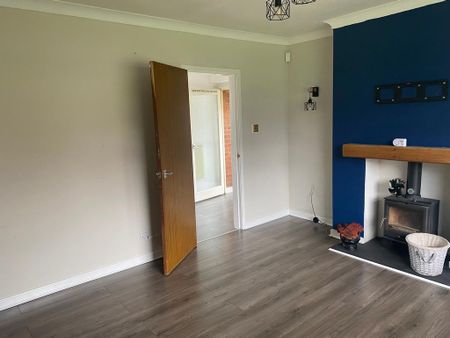 3 bedroom semi-detached house to rent - Photo 4