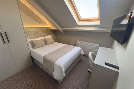 8 bedroom house of multiple occupation to rent - Photo 4