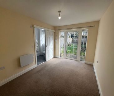 Bartletts Court, Ash Vale, Aldershot, GU12 - Photo 3