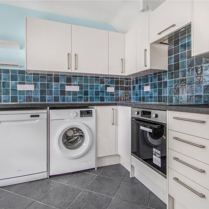 3 bedroom end of terrace house to rent - Photo 1