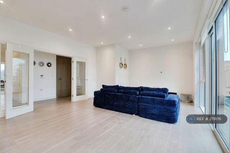 3 bedroom flat to rent - Photo 3