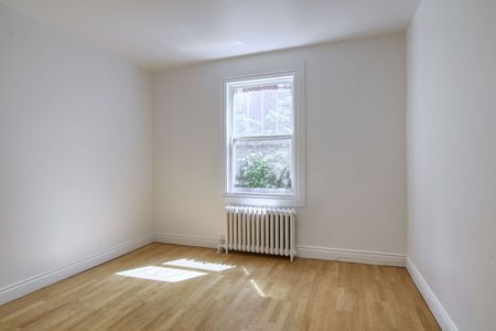 3730 Chemin Queen Mary, Montréal, QC - Photo 2