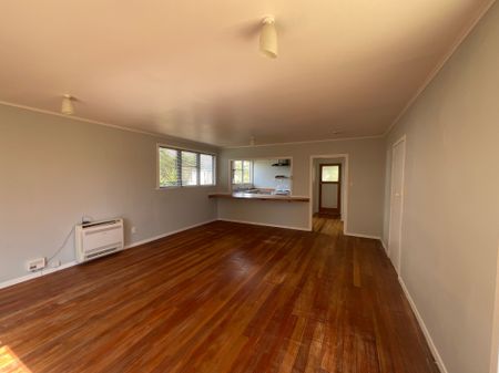 PETS ALLOWED - THREE BEDROOM FAMILY HOME - Photo 5