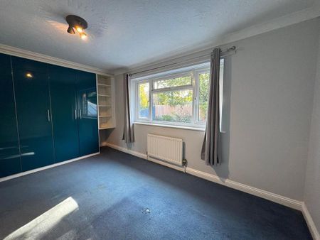 4 bedroom detached house to rent - Photo 3