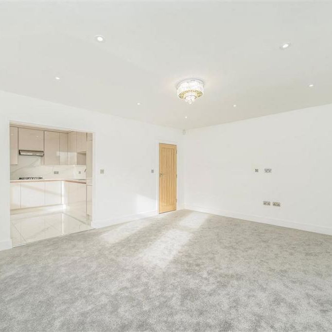 3 bedroom flat to rent - Photo 1