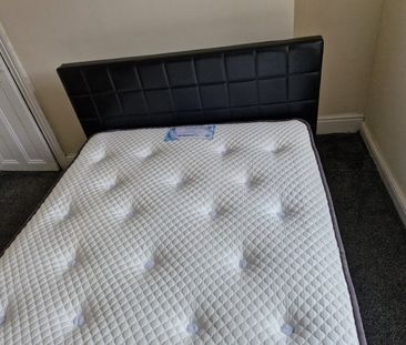 Room in a Shared House, Dobroyd Street, M8 - Photo 6