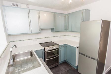 2 bedroom semi-detached bungalow to rent - Photo 5